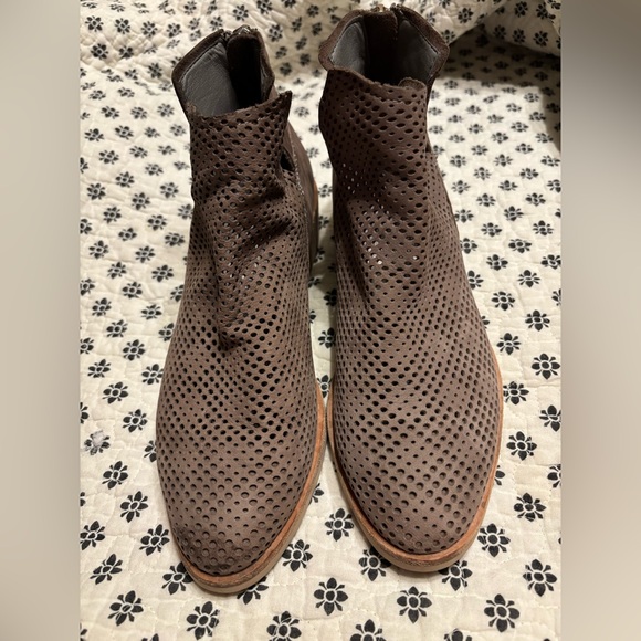 Dolce Vita Shoes - Dolce Vita Tan Leather Bootie size 8